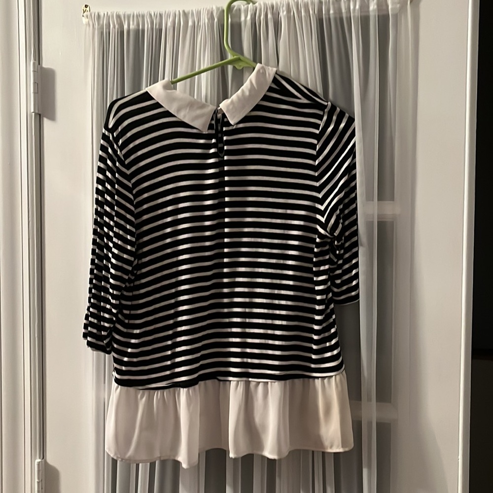 Black and white shirt size extra large juniors - Picture 3 of 3